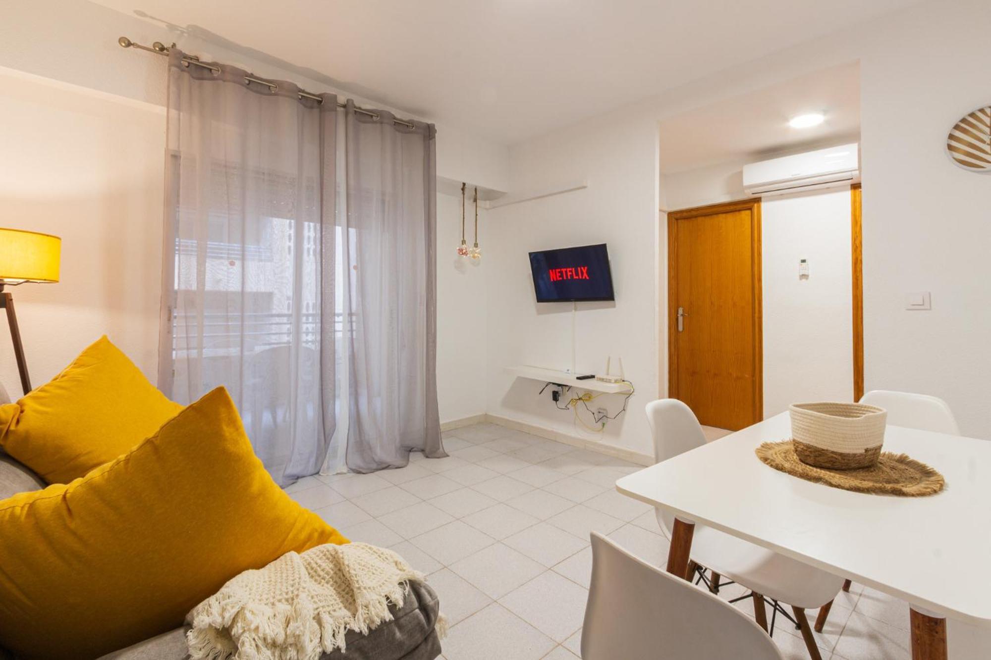 Menabrea Holiday House Near The Beach And Airport Санта-Пола Екстер'єр фото