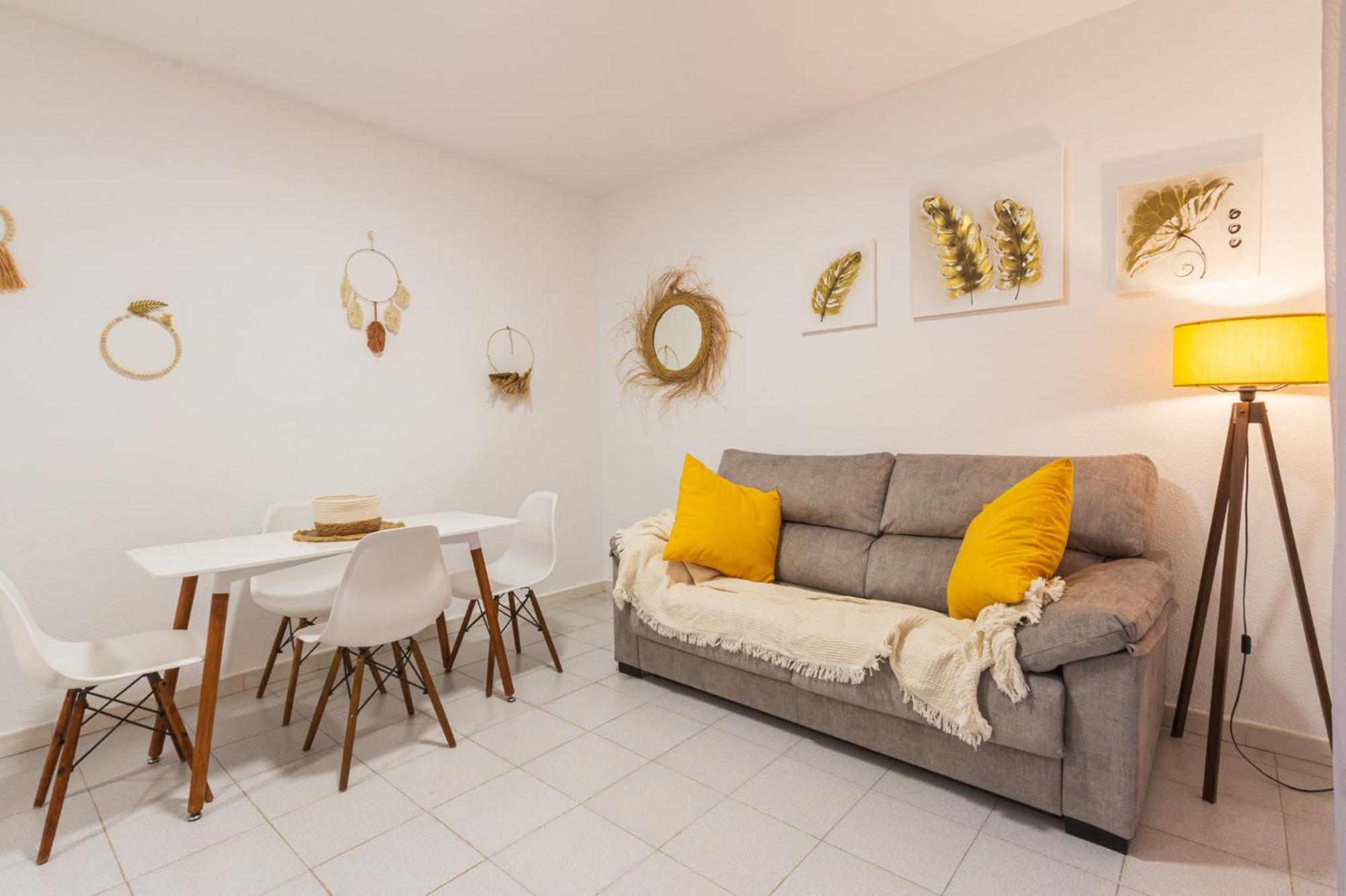Menabrea Holiday House Near The Beach And Airport Санта-Пола Екстер'єр фото