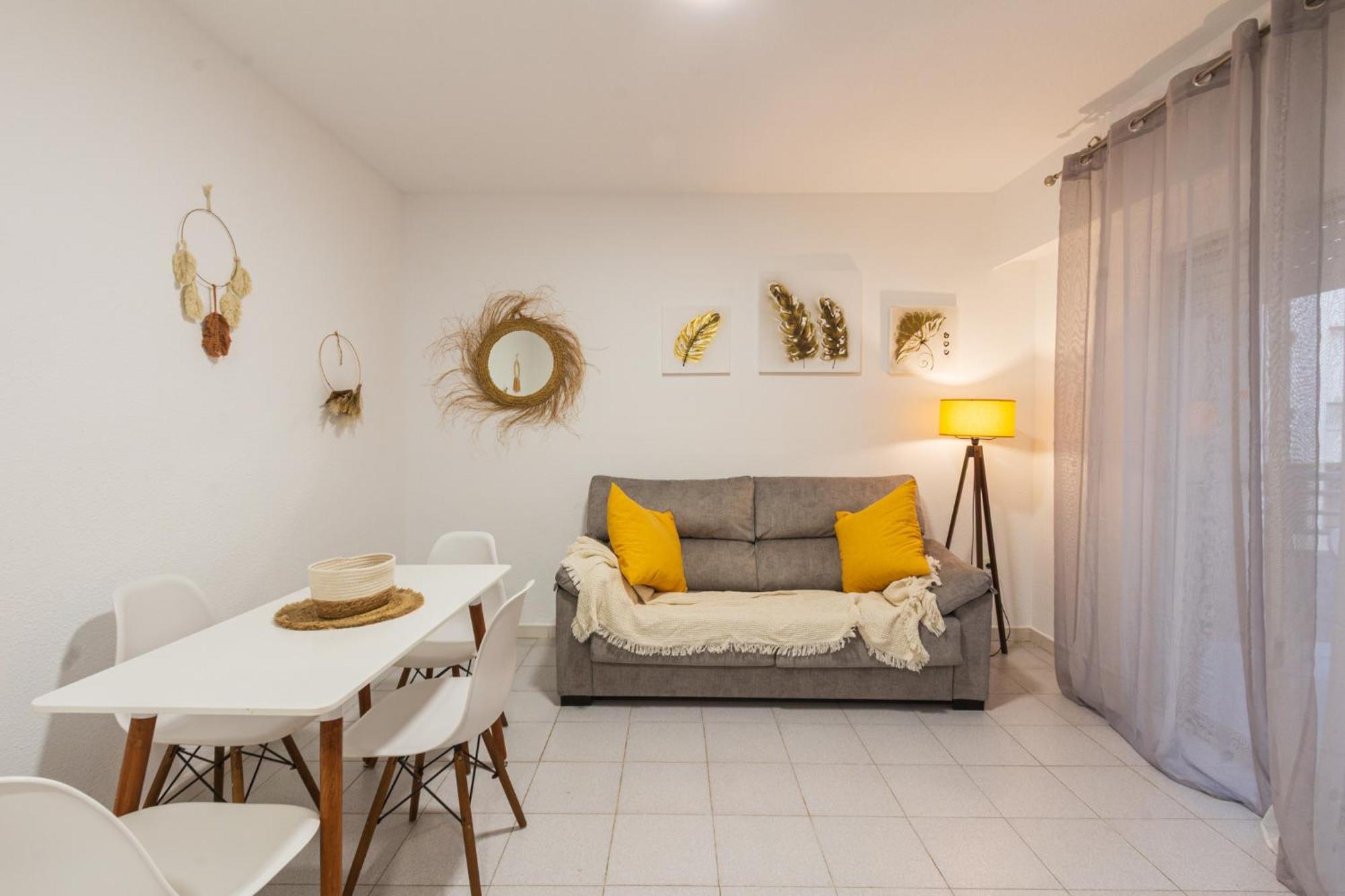 Menabrea Holiday House Near The Beach And Airport Санта-Пола Екстер'єр фото